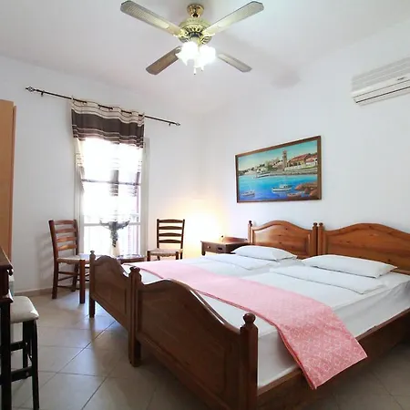 Traditional Apartments Alexandra 2*