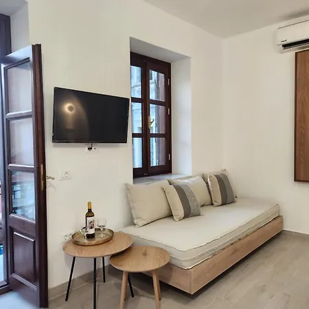 Traditional Apartments Alexandra Guest house