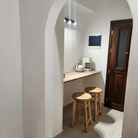 Guest house Traditional Apartments Alexandra 2*