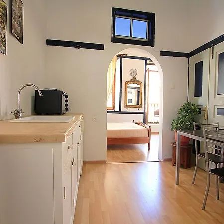 Guest house Traditional Apartments Alexandra