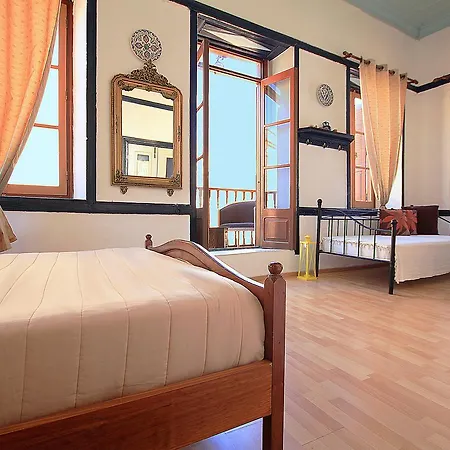 Konukevi Traditional Apartments Alexandra 3*