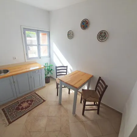 Konukevi Traditional Apartments Alexandra