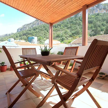 Traditional Alexandra Gasthuis Meyísti