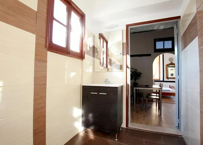 Traditional Alexandra