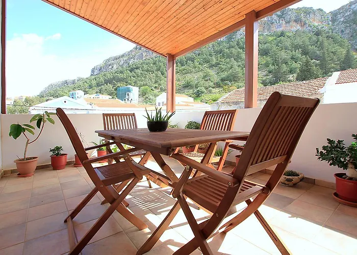 Traditional Alexandra بيت ضيافة ماغيستي